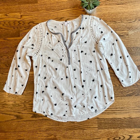 D2R White & Black Heart-Shaped Pattern Top with Lace Detailing. Small. - Picture 10 of 10